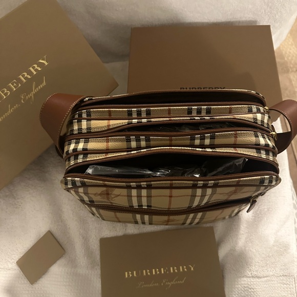 Burberry travel bag shoulder strap or crossbody. - Picture 8 of 16